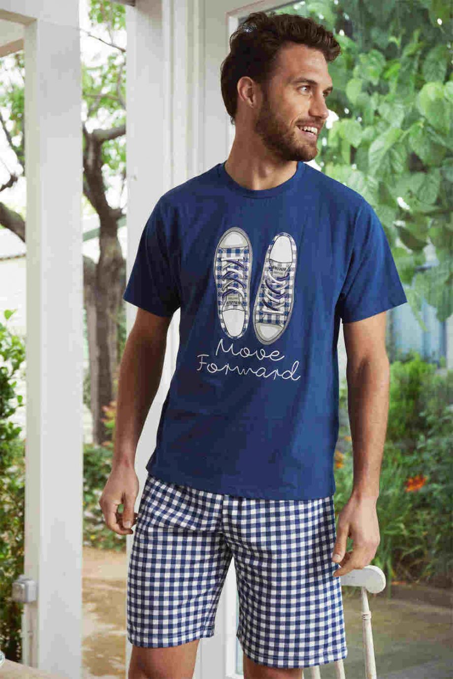 Pijama de verano con zapatillas d cuadros en camiseta