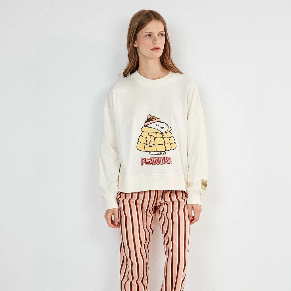 Pantalón largo de corte recto con rayas verticales en tonos teja del pijama de mujer Snoopy