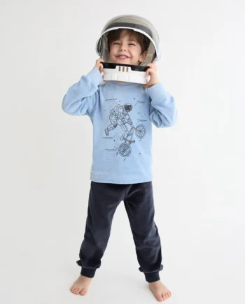 Pijama infantil tundosado con camiseta azul de astronauta y pantalón largo azul marino