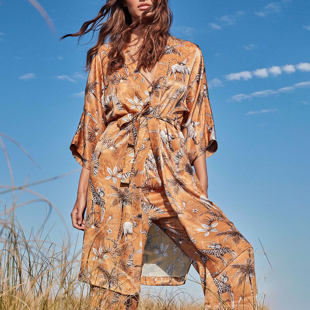 Bata de raso estampada